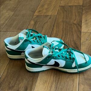 Nike Men’s Green and White Lottery Dunks